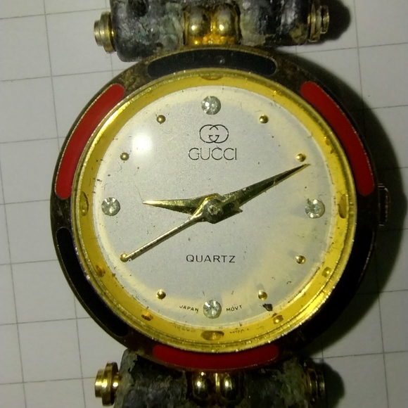GUCCI 1960 Black and Red Enamel Watch - Picture 1 of 15